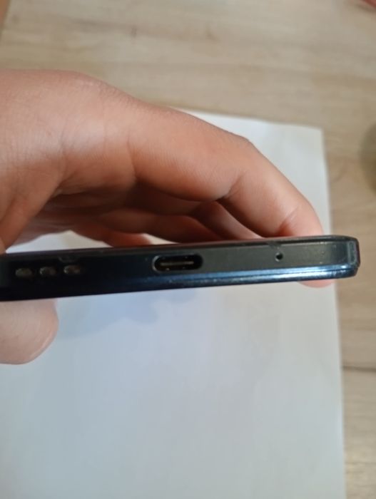 Se vând doua telefoane perfect funcționale dar cu ecran spart