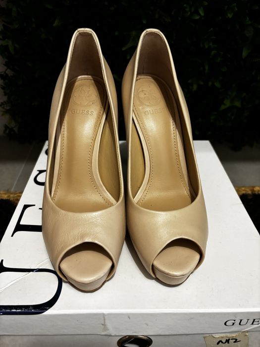 Обувки на ток Guess 35 номер