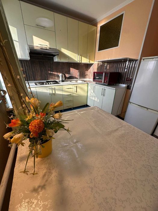 В самом центре на абзале 3шка Kaspi RED QR GOLD