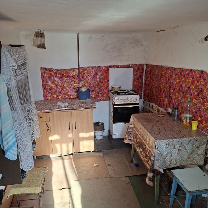 Casa batrineasca de vinzare