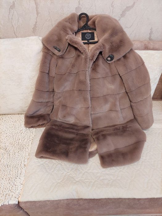 Продам эко шубу.