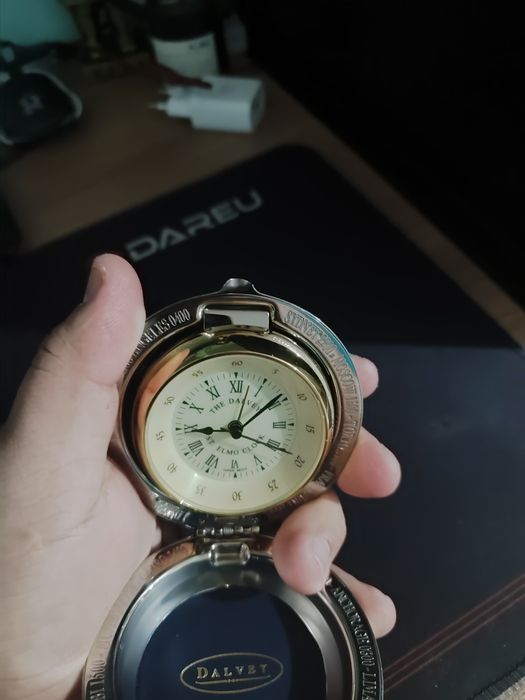 Продам часы фирмы Davley