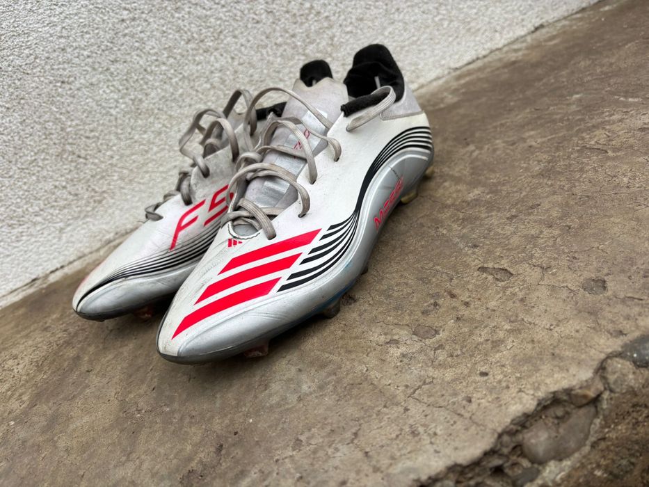 Vând ghete de fotbal Adidas F50 Messi,mărime44 preți fix 200 ron