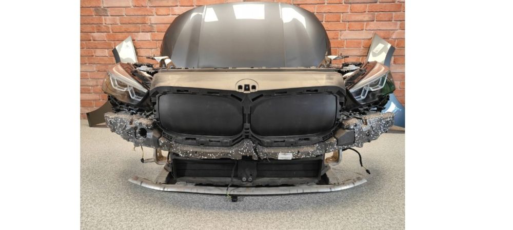 Capota ,trager ,faruri, partea fata completa BMW f44