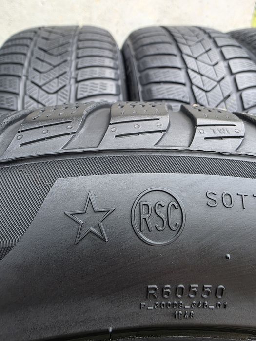 Vând patru anvelope de iarna pirelli 225 50 18 46 19