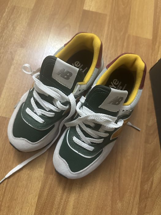 Продам кроссовки женские