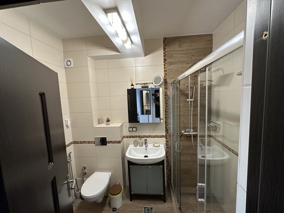 Inchiriez apartament 2 camere, ultracentral,, lux,, loc parcare, Mures