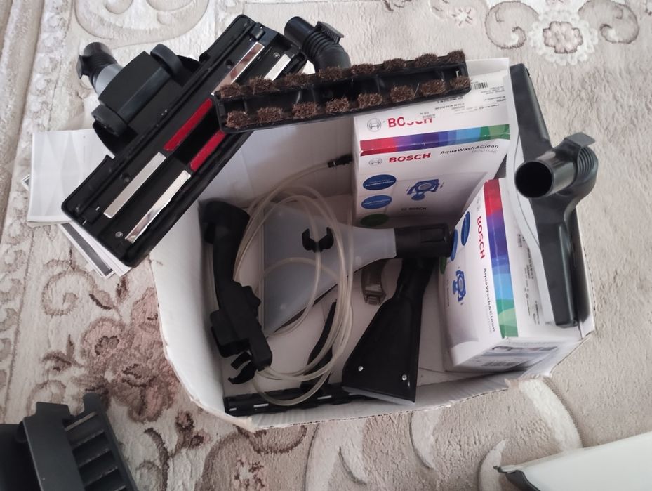 Aspirator Bosch +funcția cu spalare