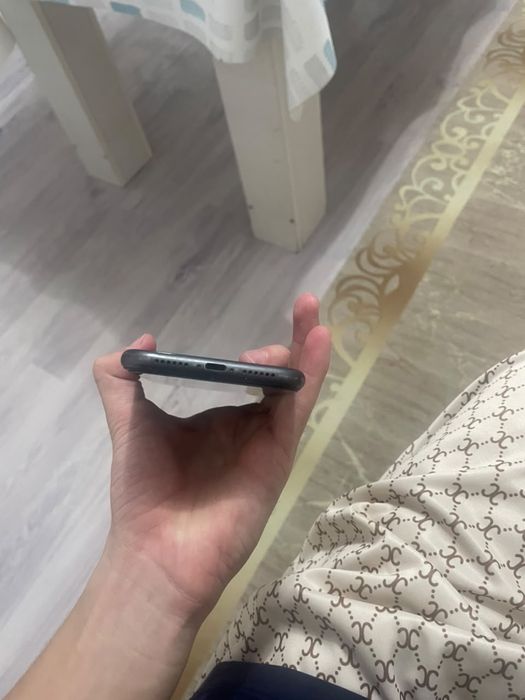 Айфон 11 70к срочно