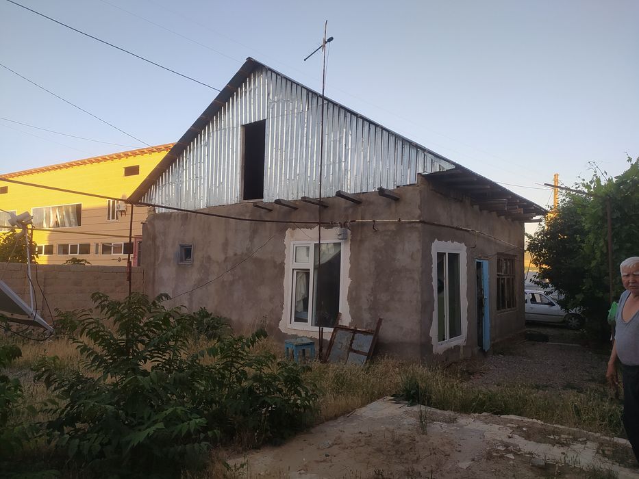 Uy sotiladi 2/2sotli