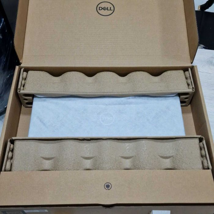 Dell Vostro 3530 / 15.6" FHD 120Hz / i5-1335U / 8GB RAM / 512GB SSD