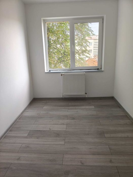 Vand Apartament 3 camere, Semidecomandat, Zona Stadion