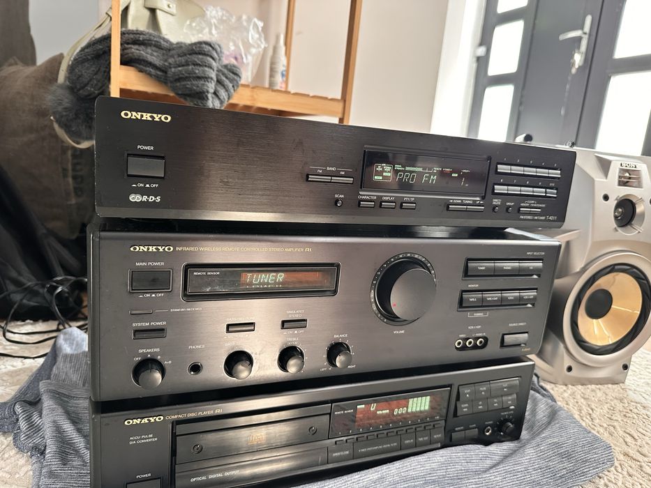 Linie completa Onkyo Amplificator top 8840 CD player DX-6820 si Tuner RDS T-4211