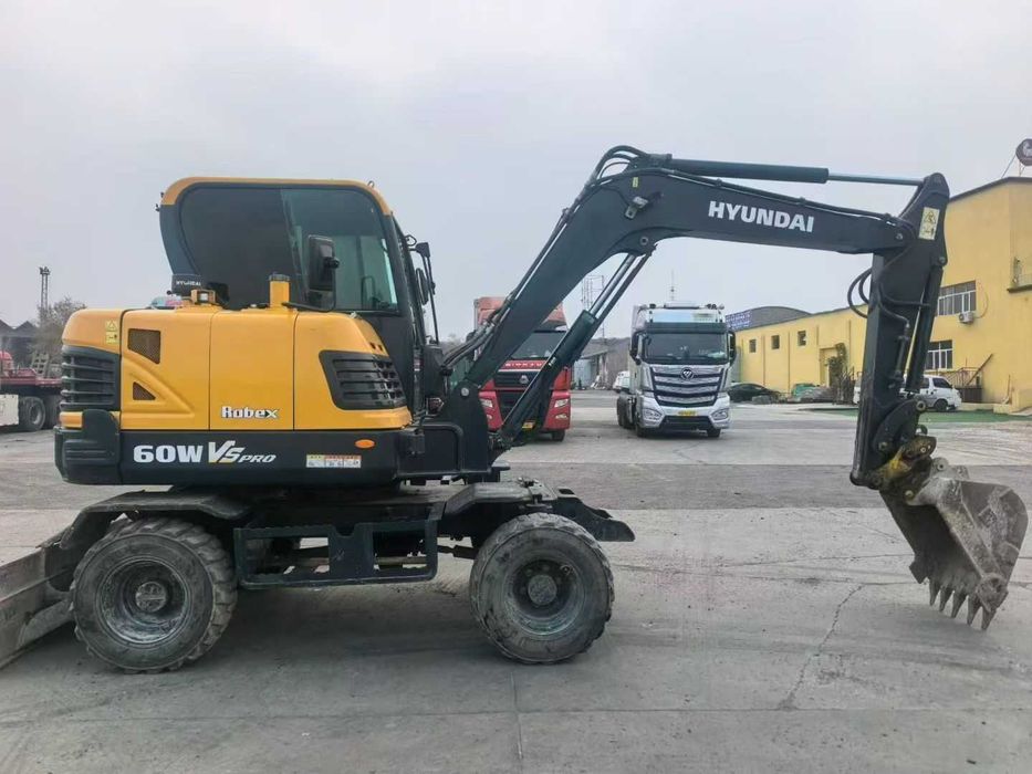 出售一台2022年的现代60轮挖