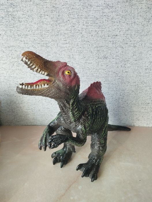 Игрушечный Спинозавр