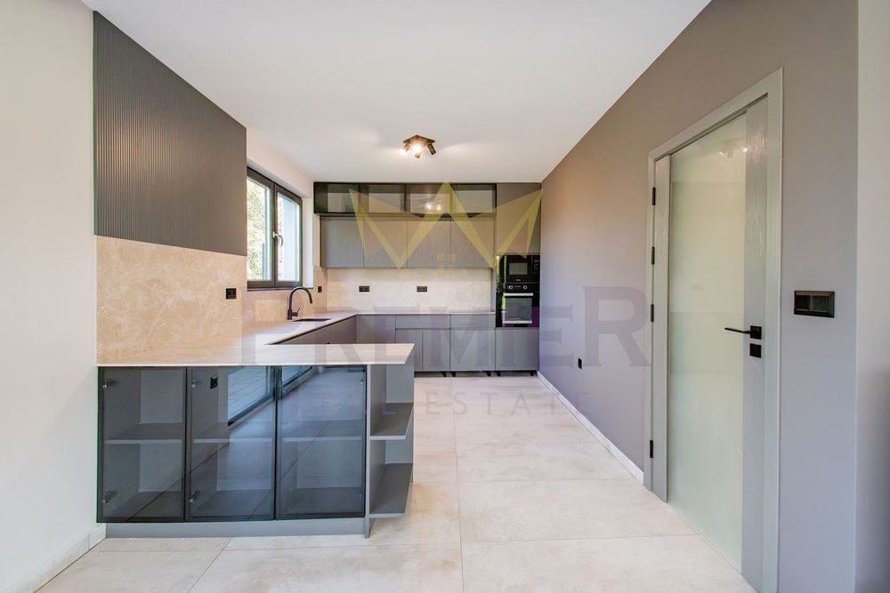 Продава се Къща в с. Осоица, Област София-област - 360 кв.м за 2084 €/кв.м - Снимка #7