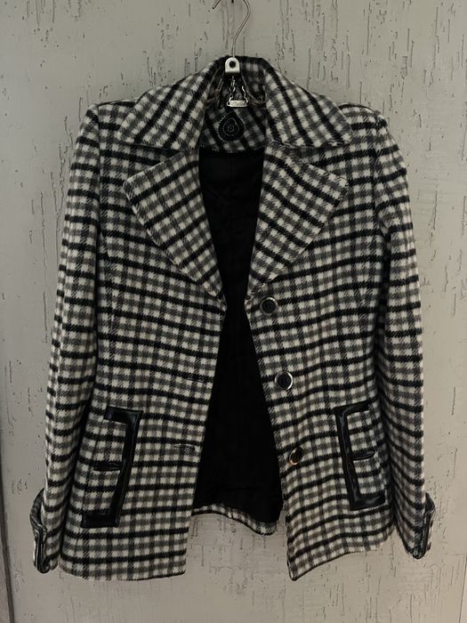 Тёплый пиджак продаётся