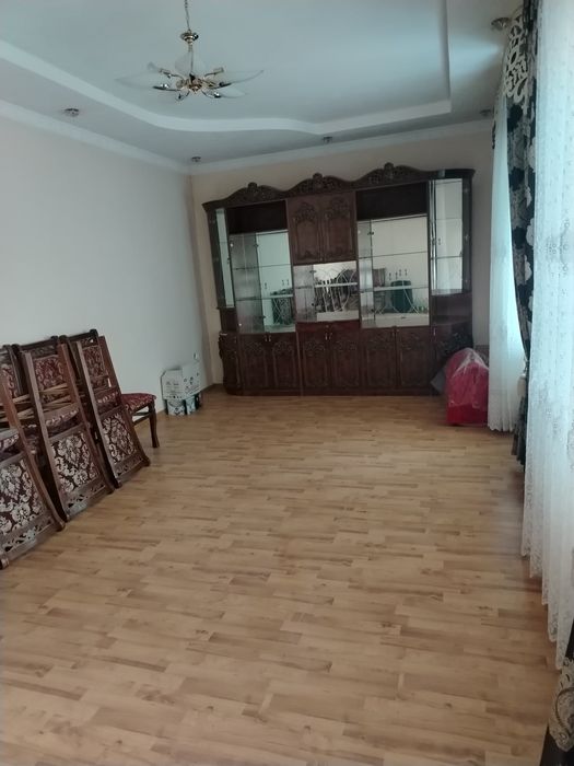 Hovli uy joy sotiladi