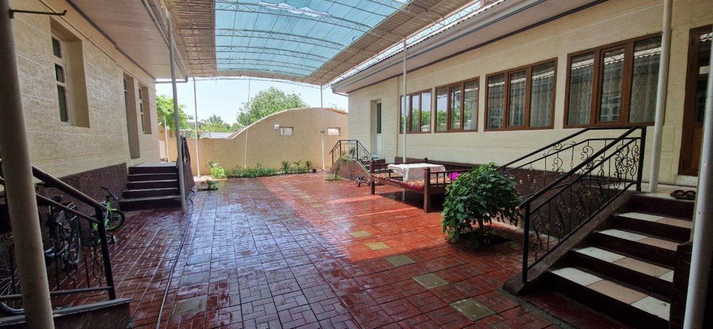 8 sotihli Uy Sotiladi