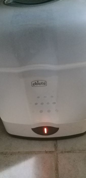 Aparat pentru încălzirea biberonului, alimentelor la bebeluș