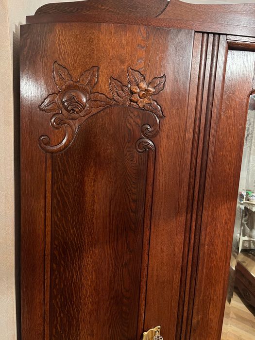 Красив дъбов гардероб