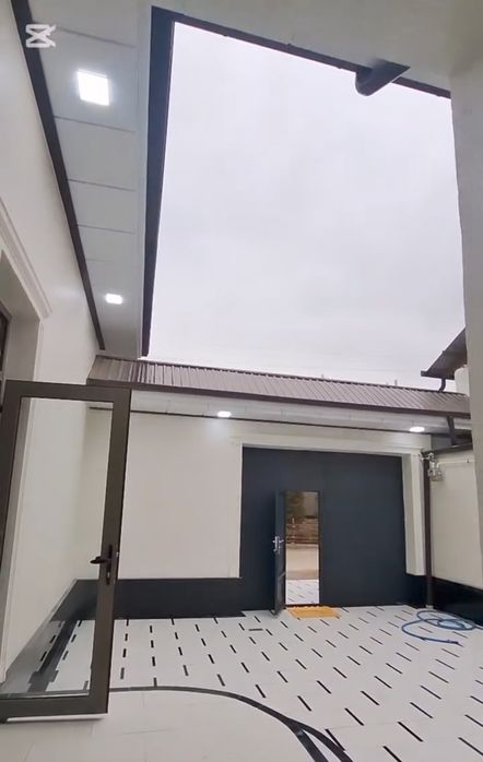 Куктеракдан утганда Генералда асосий йулдан 300 метр 1.8 сотиг 4 хона