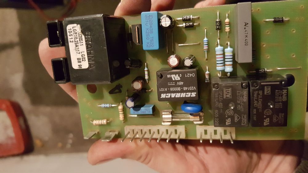 Electronist Reparații pe loc plăci centrale termice Repar s 1 6 5 4 3