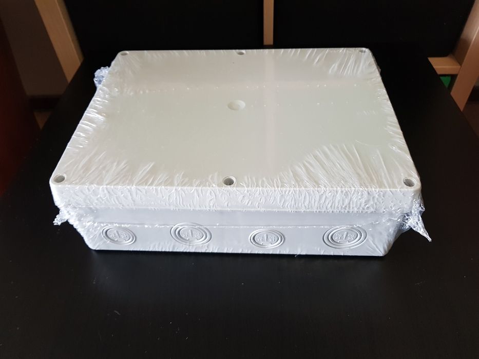 Cutie perete fire electrice