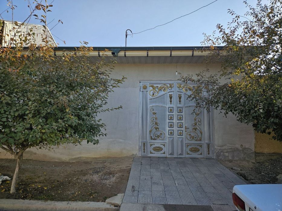 Yashashga tayyor hovli, hamma sharoitlari bilan, parnik, svet, gaz,