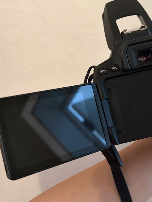 Canon 250d в идеальном состоянии!