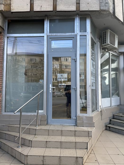 Vand sau inchiriez, Spatiu comercial