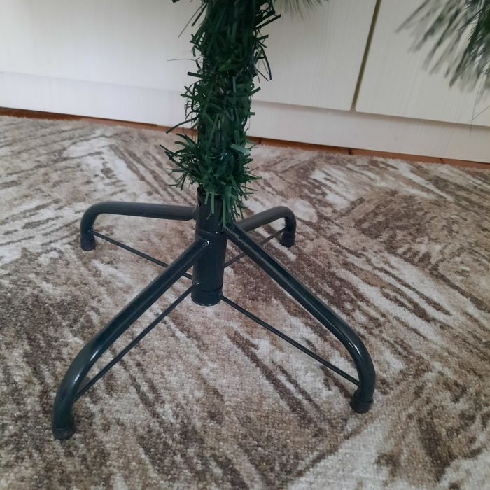 Продам елку вместе с игрушками, 120 см.