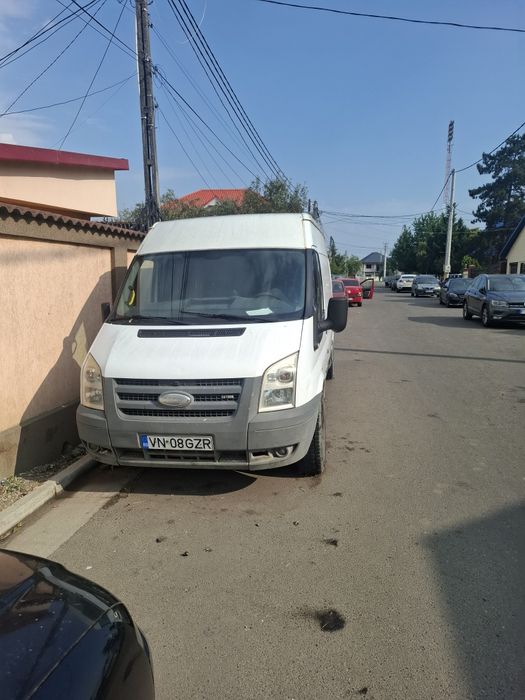 Mașina Ford Tranzit