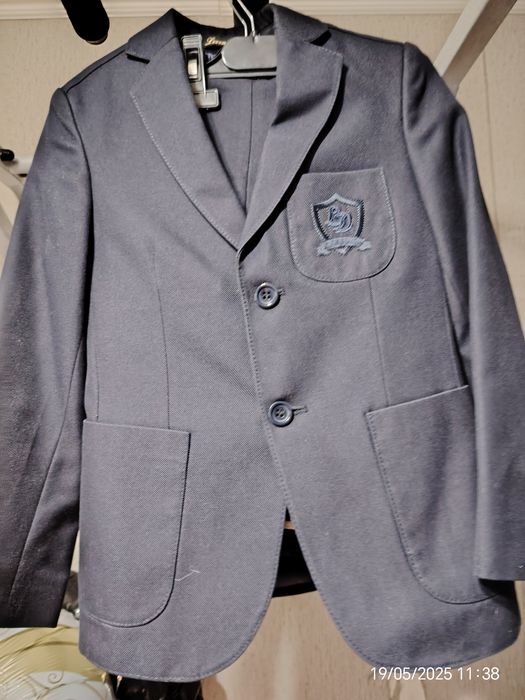 Продам костюм школьный