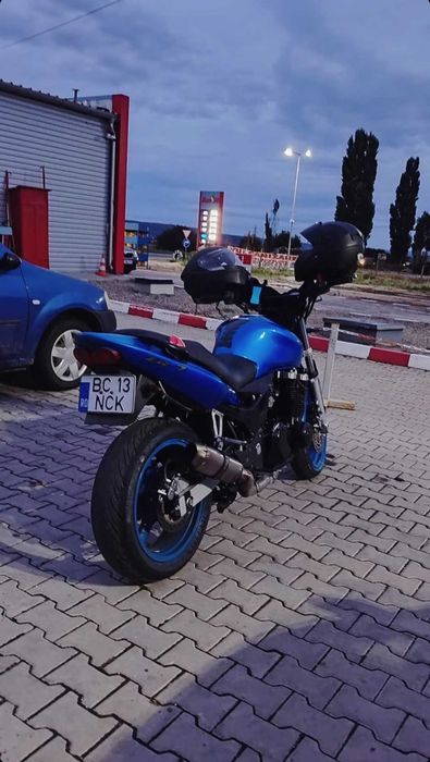 Dezmembrez Kawasaki zr7 sau vand intreg