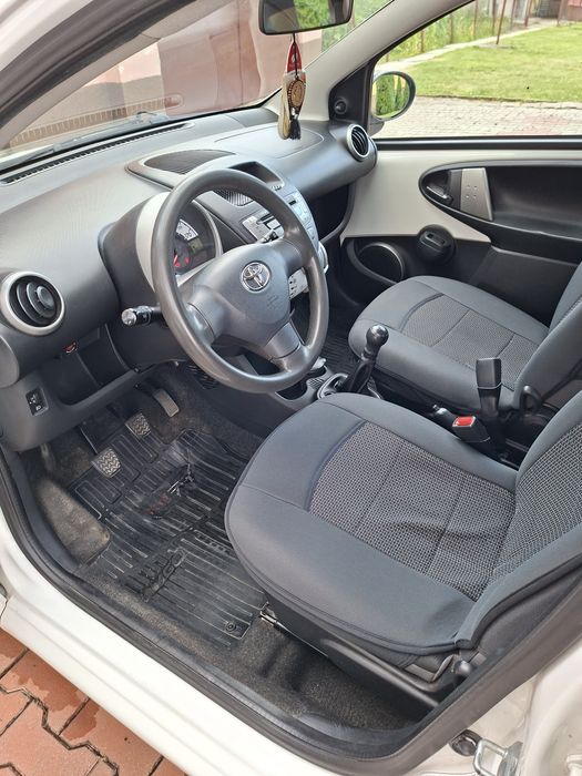 Vând Toyota ayego benzina