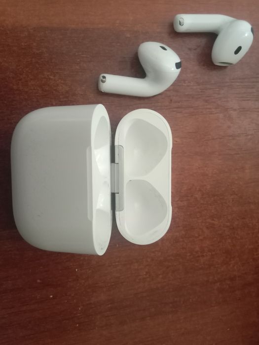 Apple air pods 4