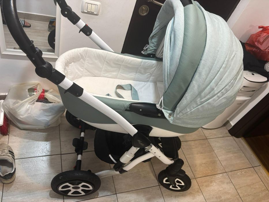 Cărucior bebe  aproape nou
