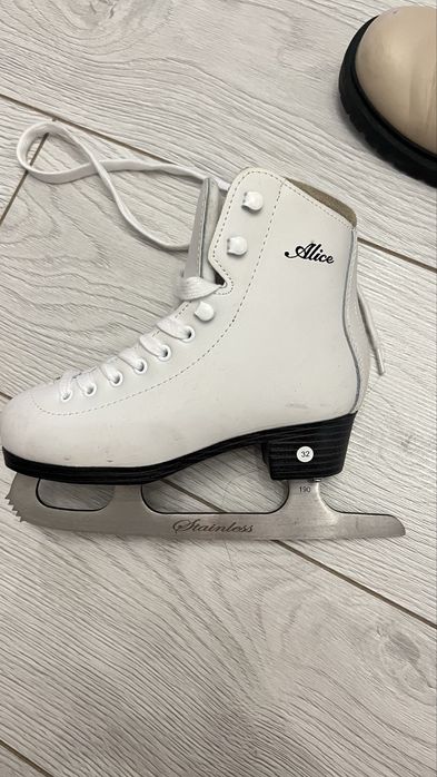 Детская обувь и одежда