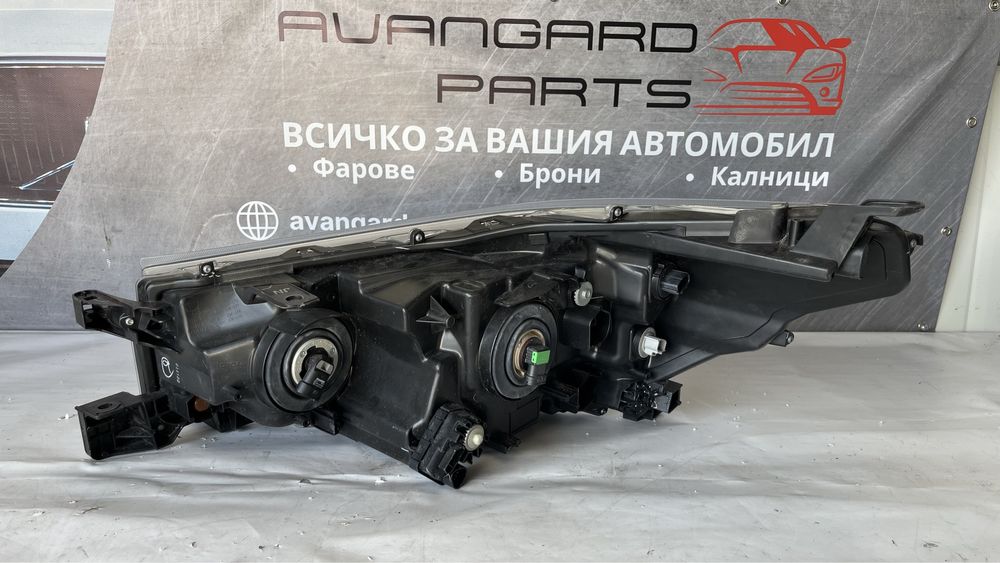 Десен фар Toyota Hilux 8 2020-