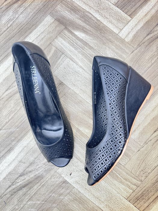 Продам лоферы кожаные и туфли