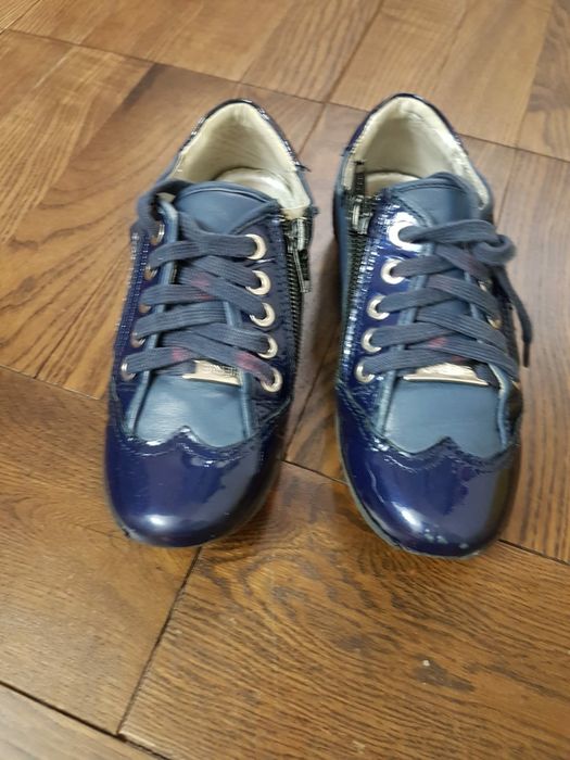 Продам кроссовки 29 размера Италия