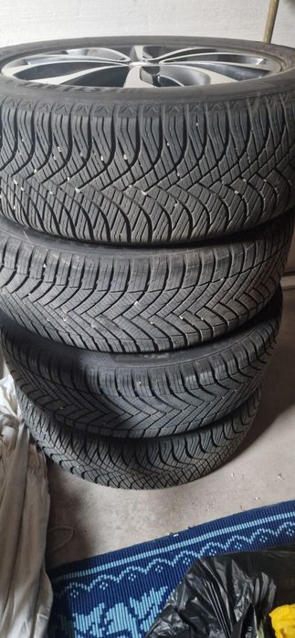 Vând roti nissan 215 55 18 M+S