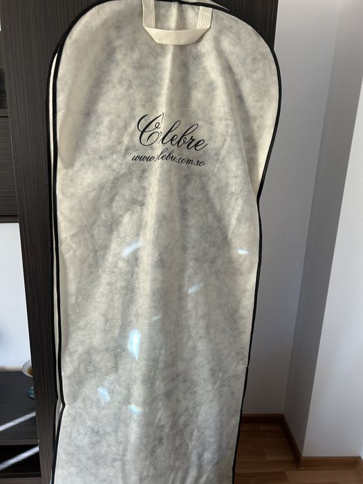 Rochie casa de moda celebre