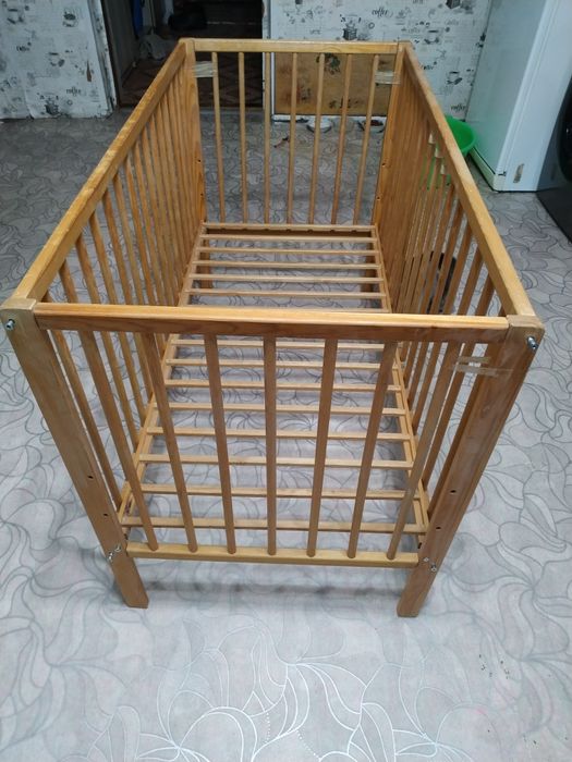 Кроватка детская деревянная. Б/у