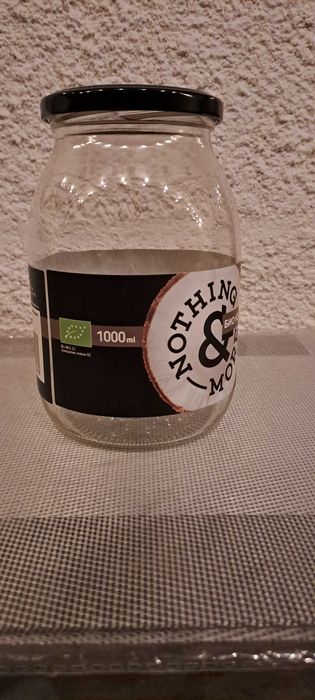 Продавам   всякакви   буркани .