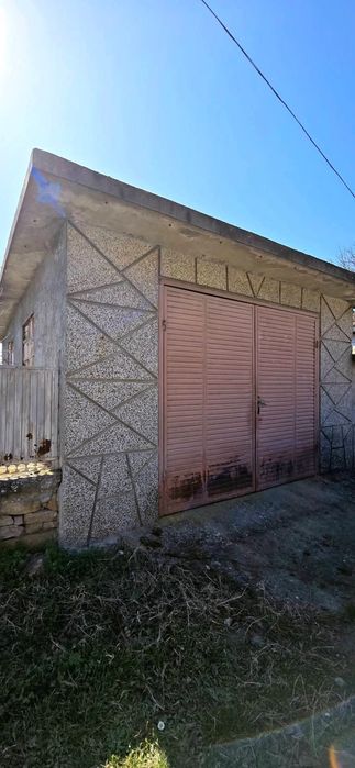 Голяма къща с гараж и лятна кухня в село Добри дял