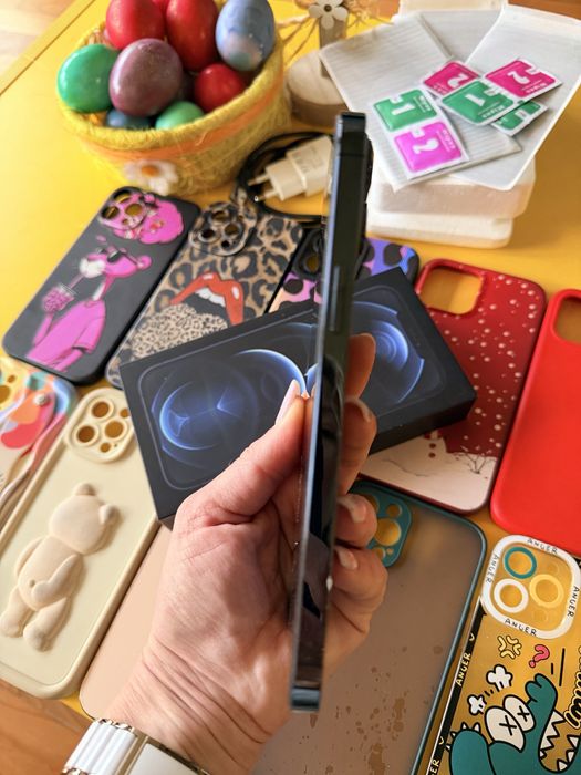 IPhone pro max - с 3 протектора + 10 калъфа