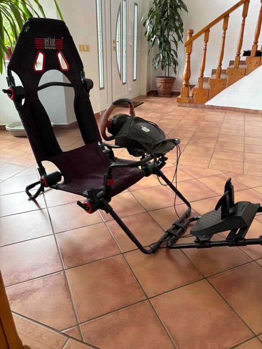 Scaun cu pedale si volan