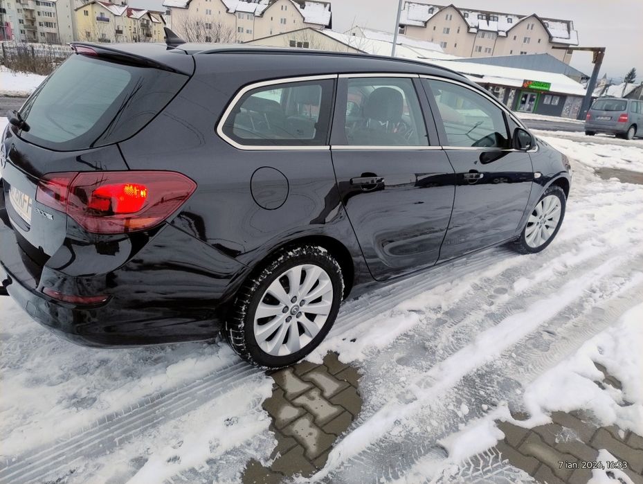 * Opel Astra J Sports Tourer *